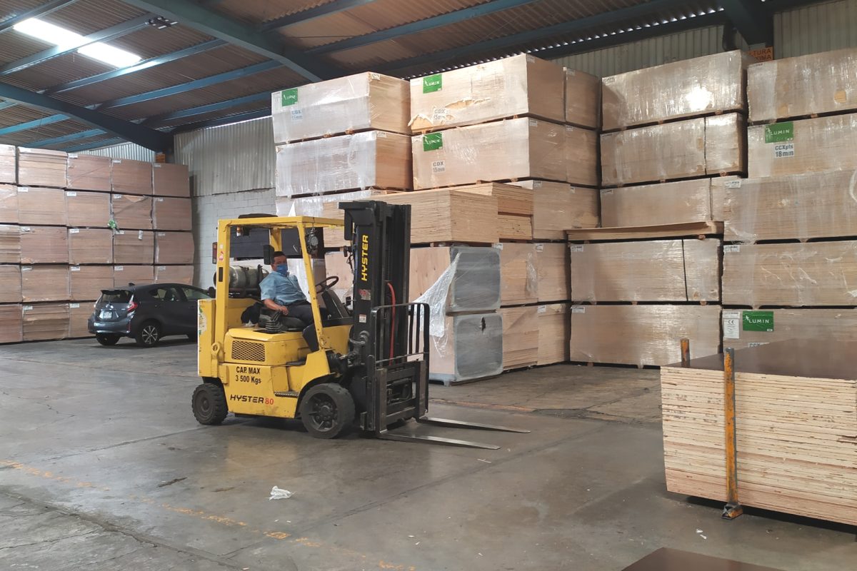 Suministro inmediato de madera de pino y triplay para obra negra por Triplay Depot